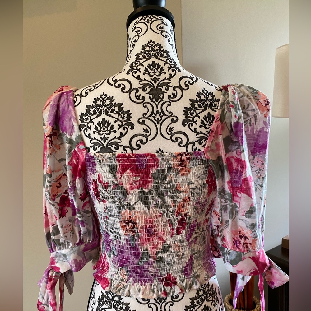NWOT EXPRESSE Floral Blouse Top Size S